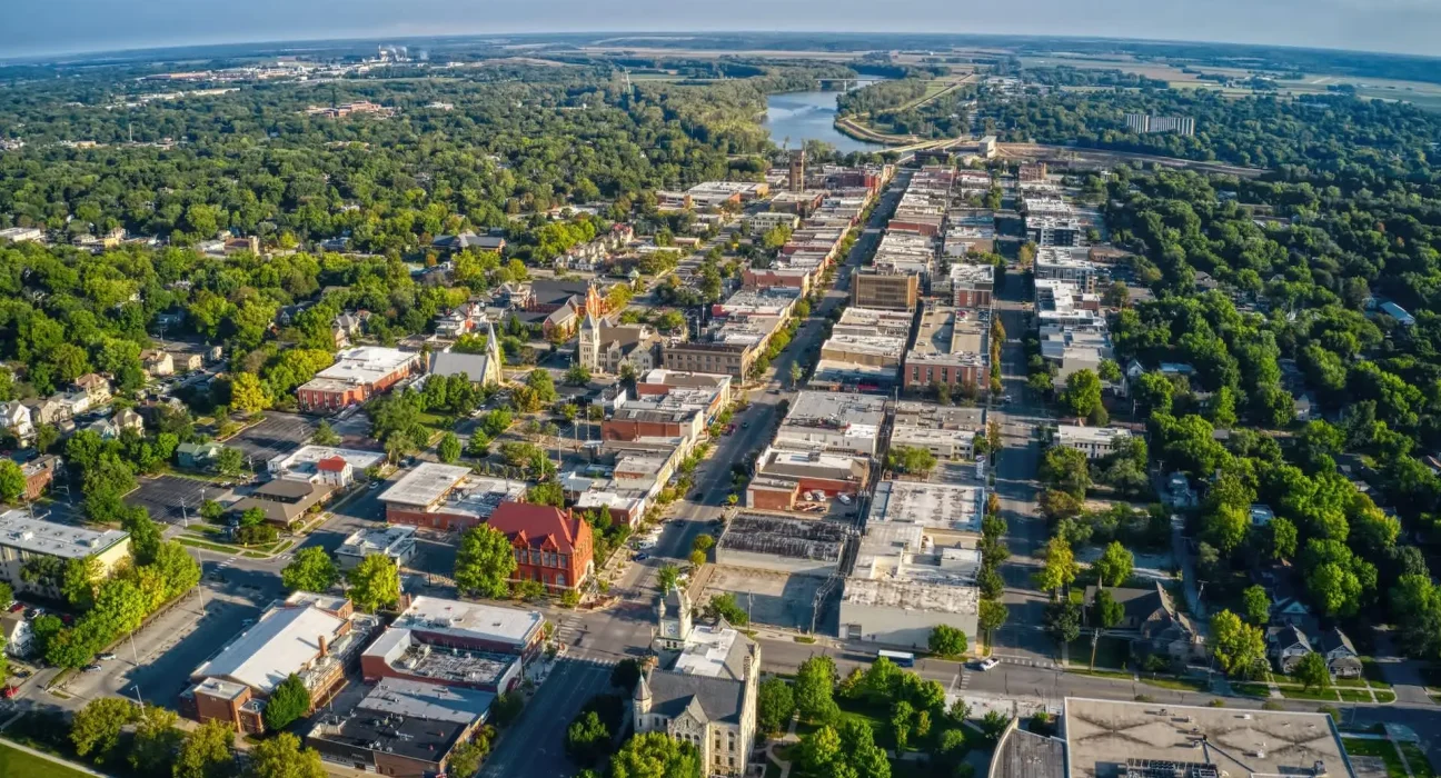 Lawrence, Kansas : une proposition de moratoire d'un an sur les centres de données face aux craintes des résidents concernant l'eau, l'électricité et le bruit.