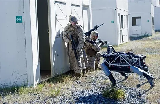 Le Corps des Marines teste le robot tout-terrain "Spot" de Google.
