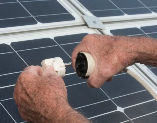 Le New Hampshire adopte la loi sur l'énergie solaire : les compagnies d'électricité ne peuvent plus imposer de frais ni demander d'approbation.