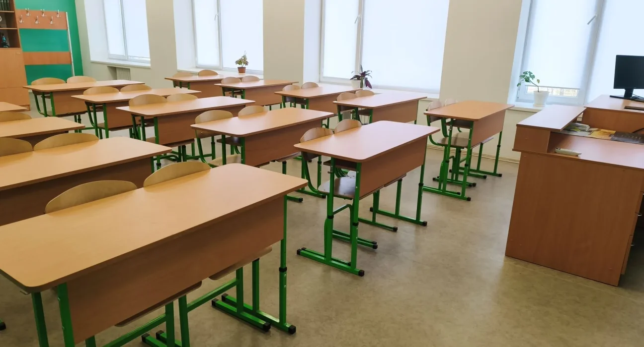 Le district de l'ouest de New York prévoit un robot de classe à 58 000 $, mais suspend 'Sally'