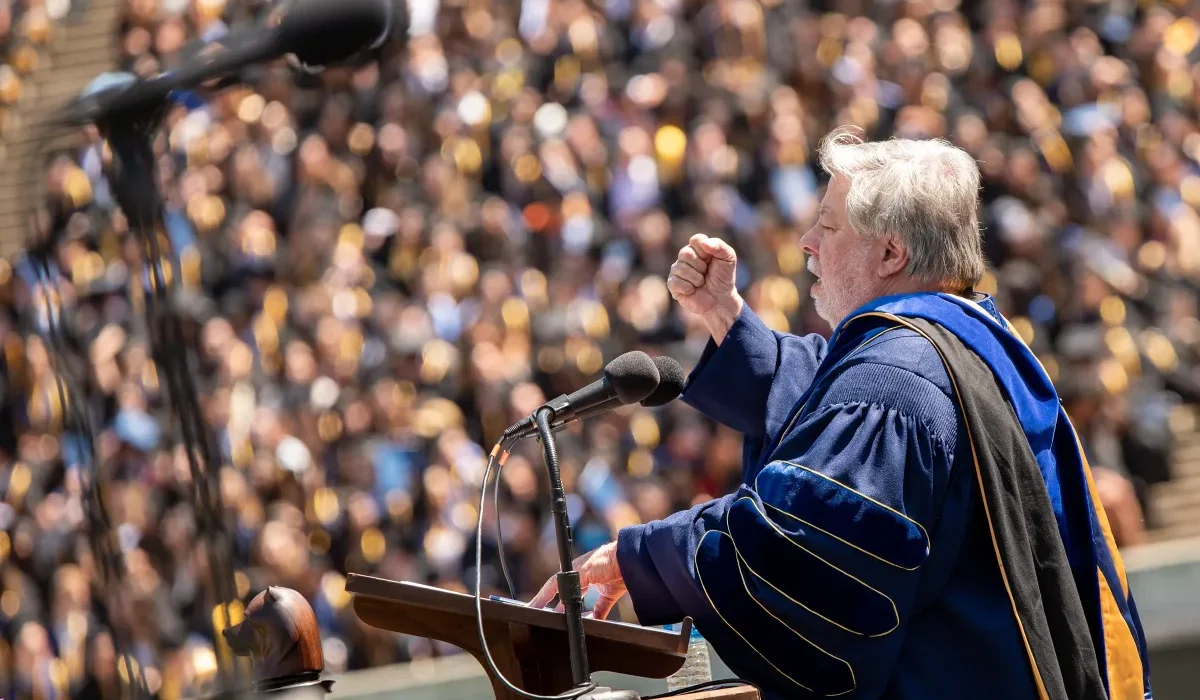 Les Diplômés Acclament Steve Wozniak : L'Intelligence Humaine a Toujours Sa Place