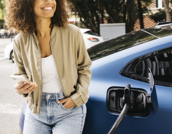 « Les propriétaires de véhicules électriques aux États-Unis apprécient leur voiture bien plus que les conducteurs de voitures à essence »