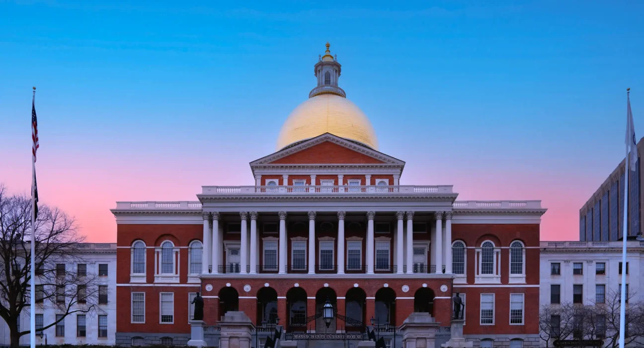 Les sénateurs démocrates du Massachusetts alertent sur les coûts de l'IA tout en laissant s'éteindre le moratoire sur les centres de données
