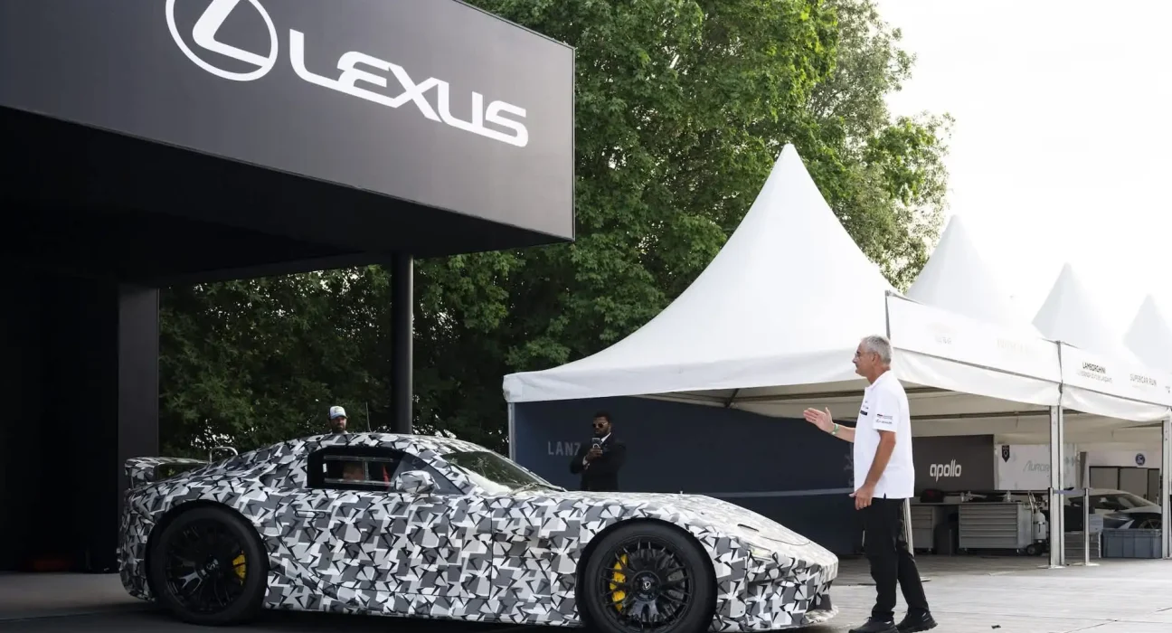 Lexus dévoile sa première voiture à batterie solide : 620 miles d'autonomie et recharge en 10 minutes.
