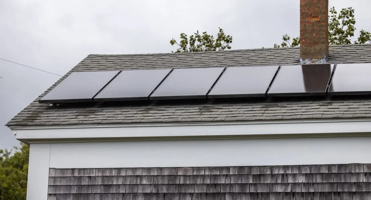 Massachusetts s'attaque à un goulet d'étranglement solaire pouvant retarder les projets résidentiels de 6 mois et générer des coûts supplémentaires.