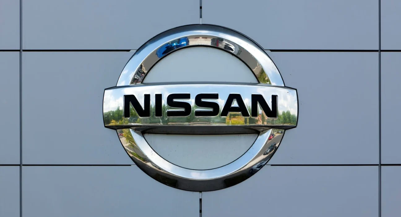 Nissan au Royaume-Uni : Un investissement de 13,5 millions de dollars pour des bornes de recharge solaire pour VE