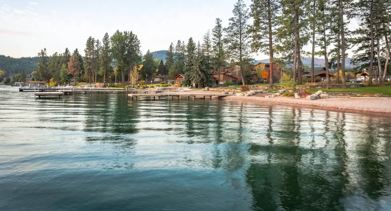 PFAS Détectés dans le lac Flathead et ses Tributaires du Montana : Sensibilisation Plutôt qu'Alerte
