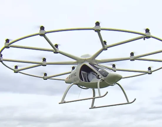 Premier Vol Piloté du Volocoptère à 18 Rotors : Un Pas Vers le Futur Aérien