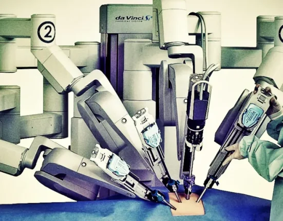 Première mondiale : Une femme subit une opération pulmonaire assistée par robot