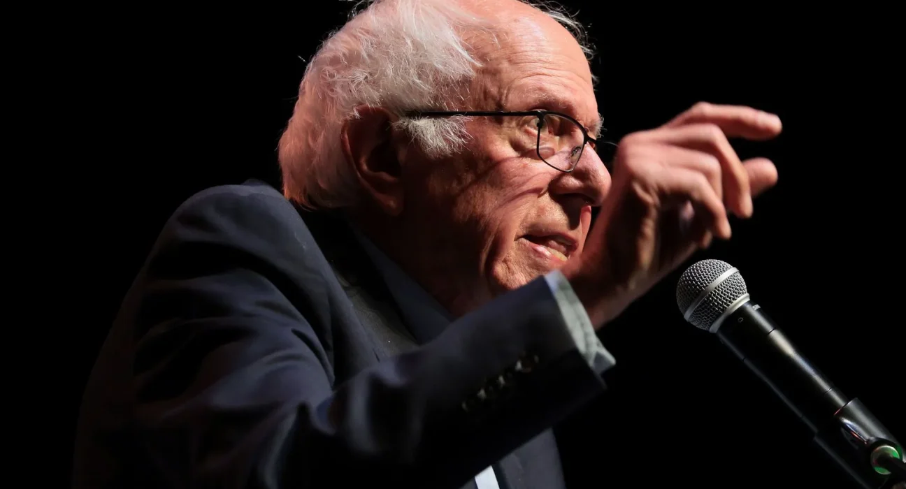 Près de 7 Américains sur 10 soutiennent l'initiative de Bernie Sanders pour une participation publique dans les géants de l'IA.