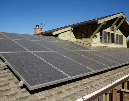 Production Solaire Multipliée par Trois Suite à une Réparation Électrique : Le Powerwall Se Recharge Toute la Nuit