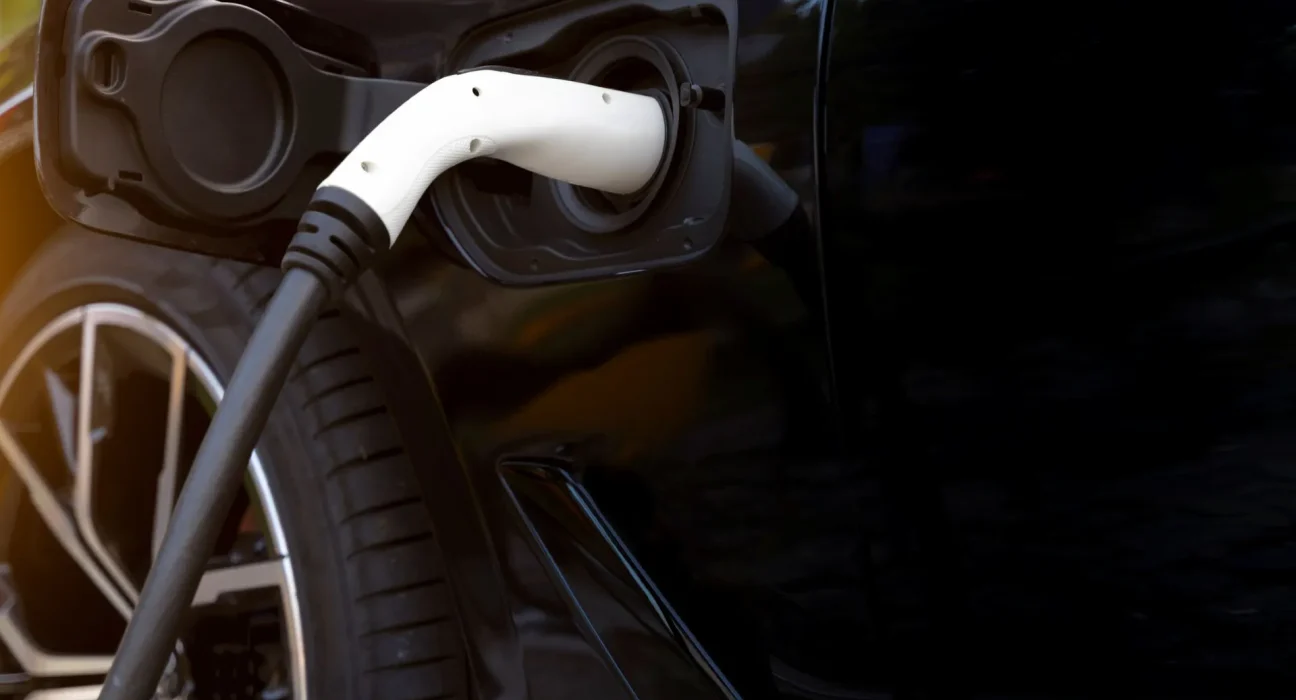 Quatre nouveaux chargeurs rapides pour véhicules électriques dans la région de Grand Traverse du Michigan, offrant des arrêts de 30 à 45 minutes.