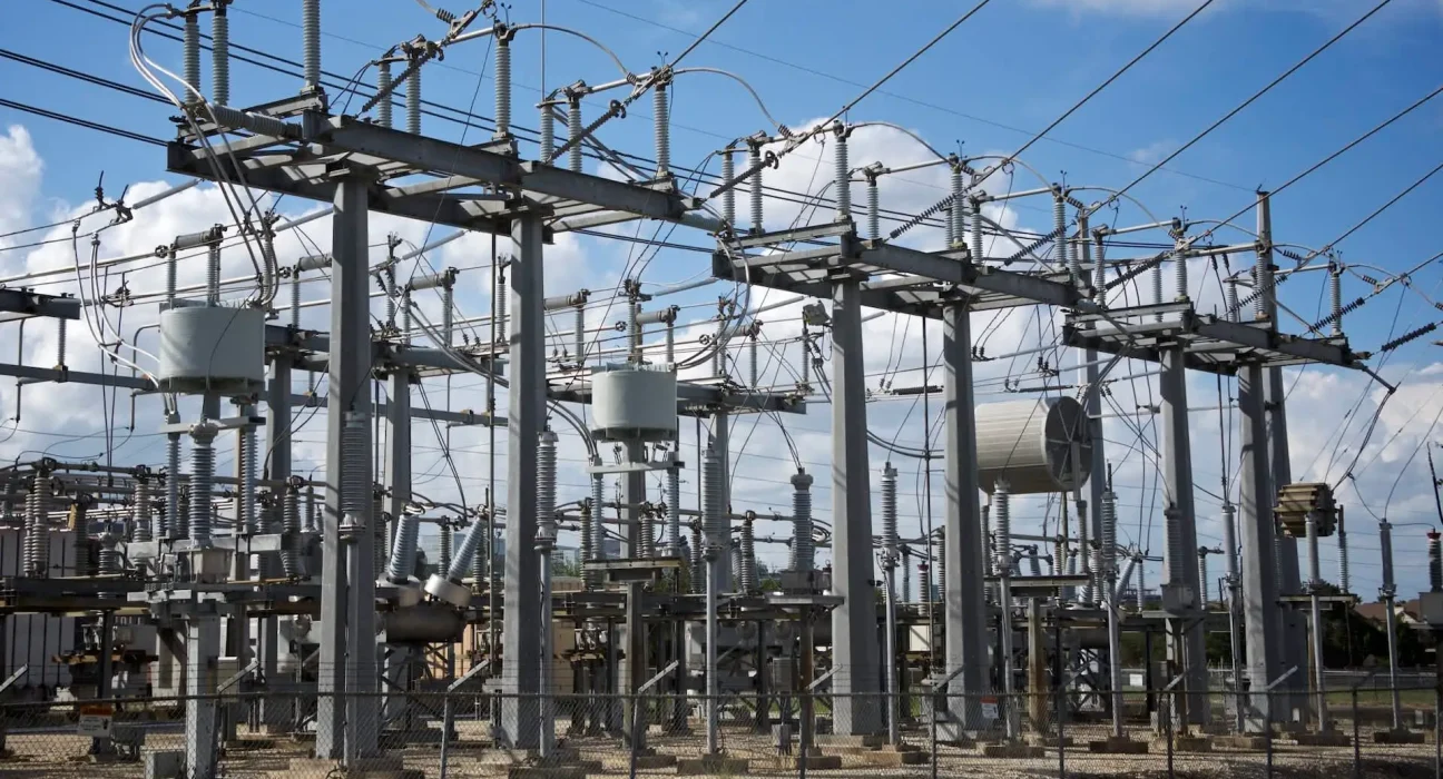 Records de consommation énergétique au Texas : la demande atteint un niveau historique sous une chaleur torride, face aux besoins croissants des centres de données.