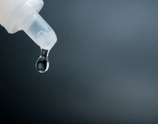 Retrait de plus de 2 millions de gouttes pour les yeux aux États-Unis : Attention à l'arrêt brusque de l'utilisation