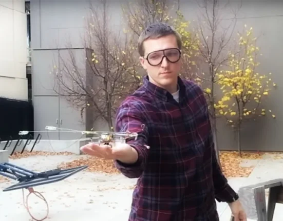 SCAMP : Un Robot Innovant Capable de Voler, Grimper et Se Percher sur les Murs.
