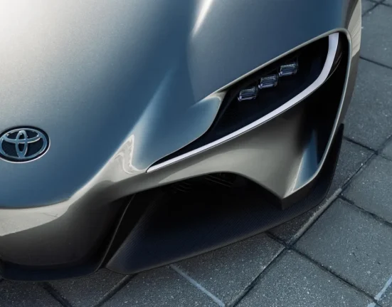 Toyota s'associe à Stanford et MIT pour révolutionner la sécurité des voitures intelligentes.