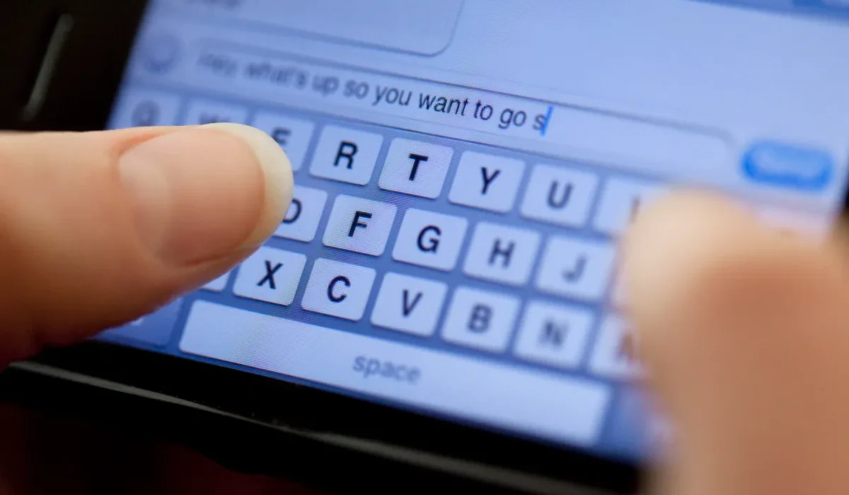 Un Système Informatique Innovant pour Détecter le Sarcasme et l'Ironie dans les Messages Textuels.