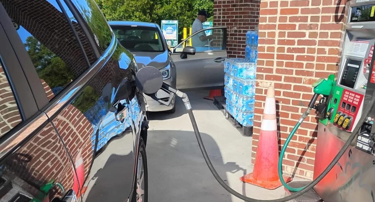 Un propriétaire de véhicule électrique retourne à la station-service après 2 mois d'absence : déclenchement d'un débat sur le sujet "Je ne ressens pas le besoin."