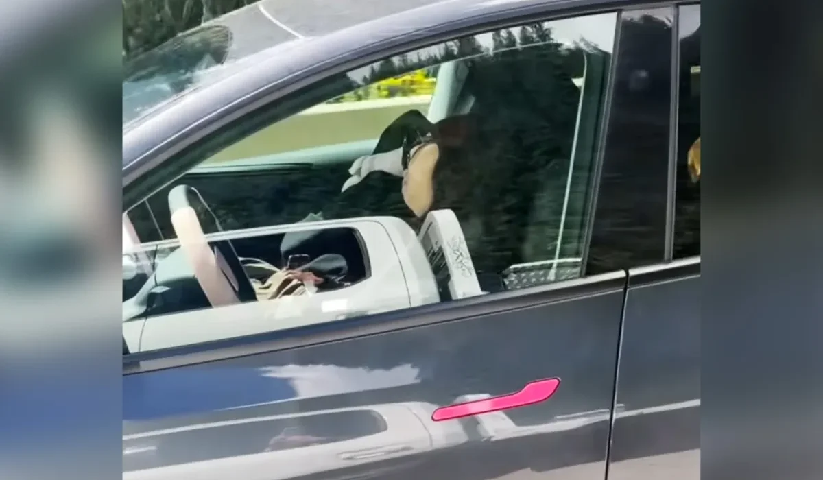 Une Femme S'endort au Volant sur Autoroute : La Caméra de Sécurité de Tesla en Action.