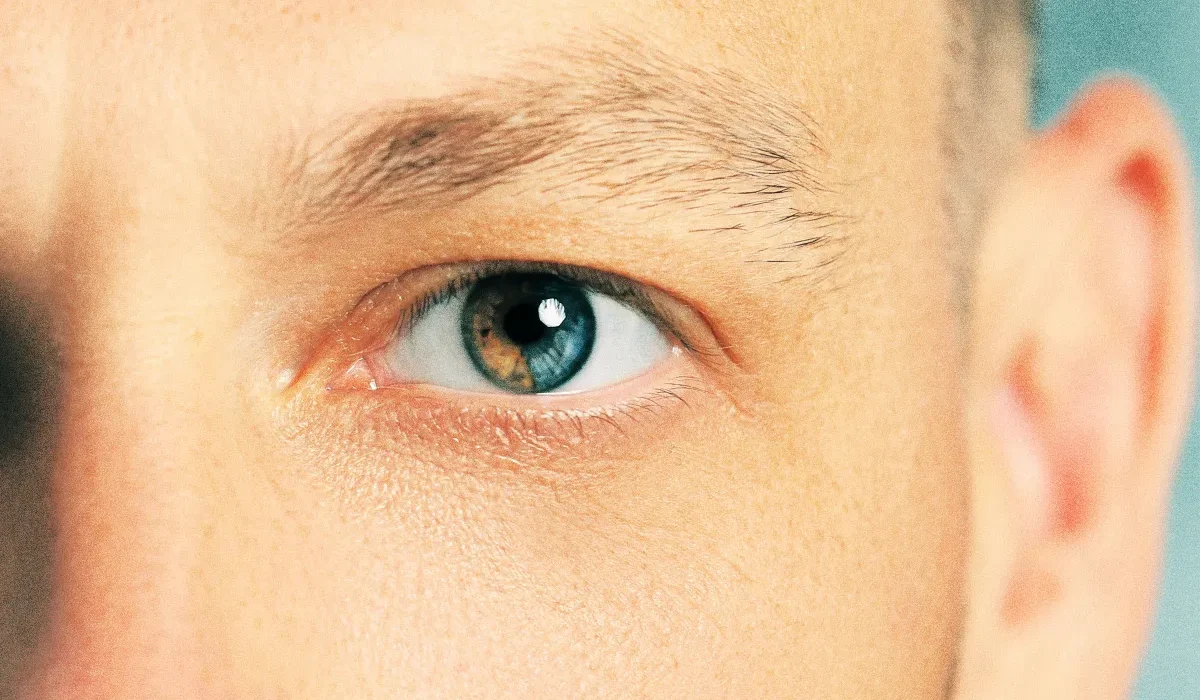 Une Nouvelle Chirurgie Oculaire qui Change la Couleur des Yeux Suscite l'Inquiétude des Scientifiques.