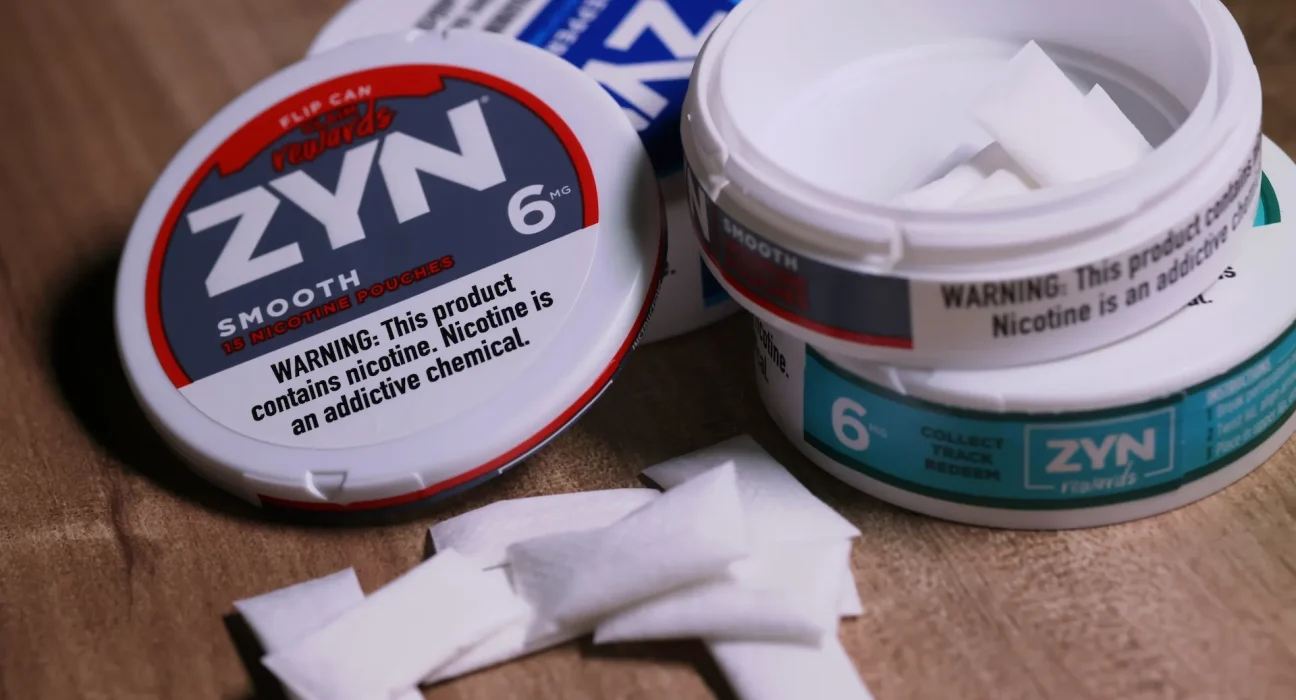 Une toxicologue de la FDA teste Zyn chez elle et alerte sur un risque de microplastiques négligé par la FDA
