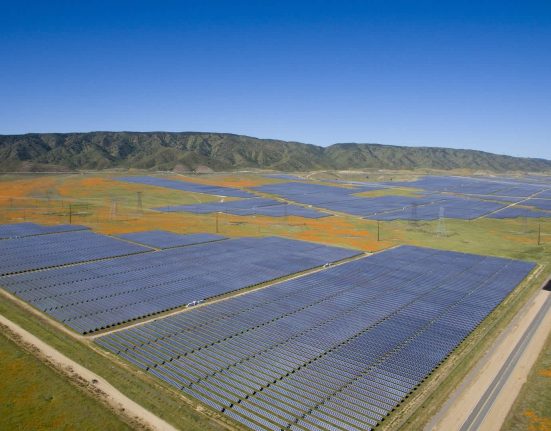 Une ville californienne transforme son projet solaire pilote en initiative de 27 installations pour une énergie sans carbone d'ici 2030.