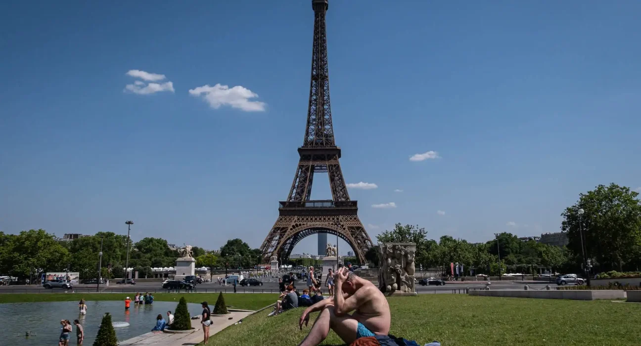 Vague de chaleur historique en France : 5 700 décès excédentaires, le bilan le plus lourd depuis 2003.