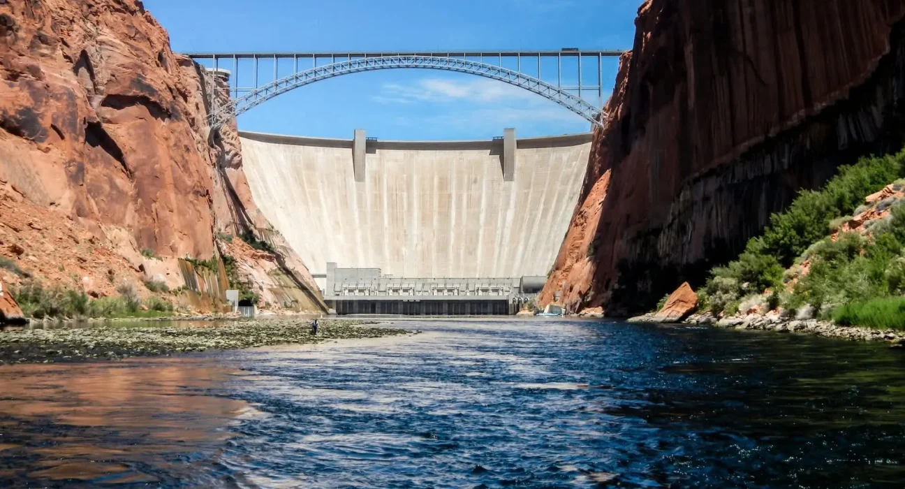 Alertes des biologistes de l'Arizona : 3 000 écrevisses envahissantes détectées sous le barrage de Glen Canyon