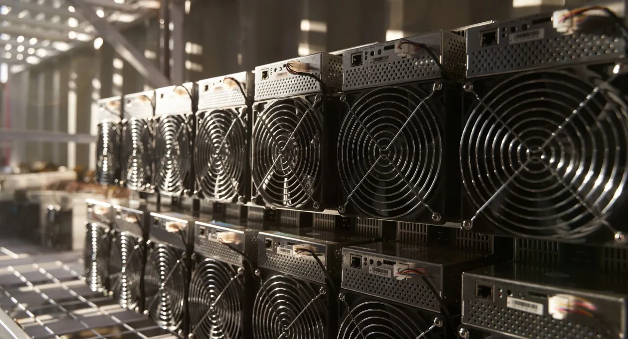 Après 3 ans dans le Kentucky, une mine de Bitcoin catalyse un conflit autour d'un centre de données de 50 mégawatts.