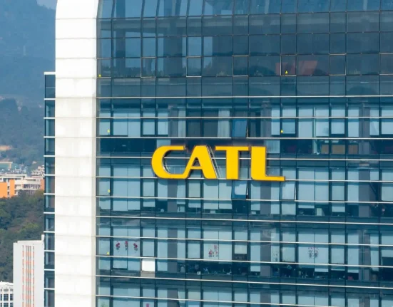 CATL annonce des centres de réparation robotisés pour batteries de véhicules électriques : une remise en état en 72 heures dans 100 villes.