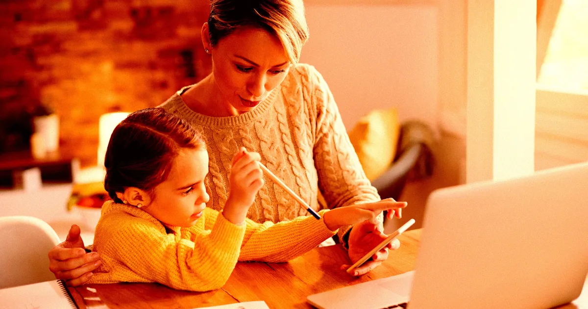 Des Parents Homeschooling Utilisent ChatGPT pour Élaborer des Leçons Innovantes