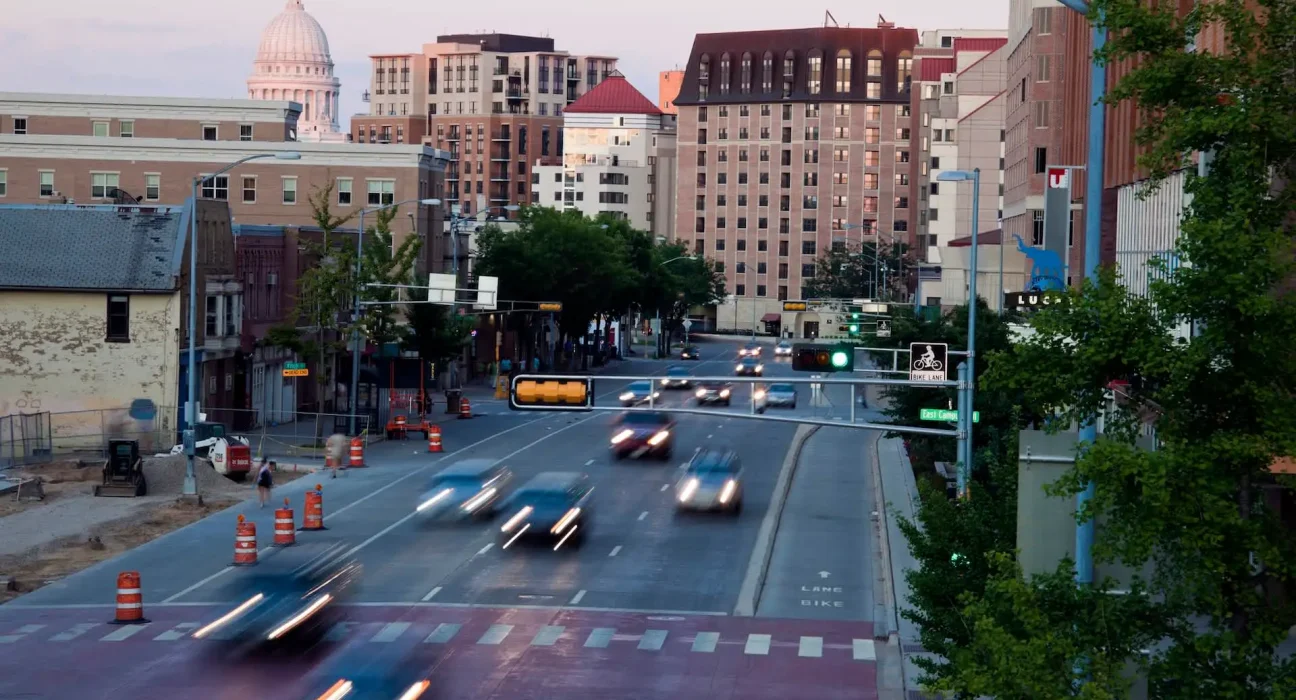 Des villes du Wisconsin abandonnent Flock par crainte pour la vie privée, affaiblissant un système de surveillance basé sur les chiffres.