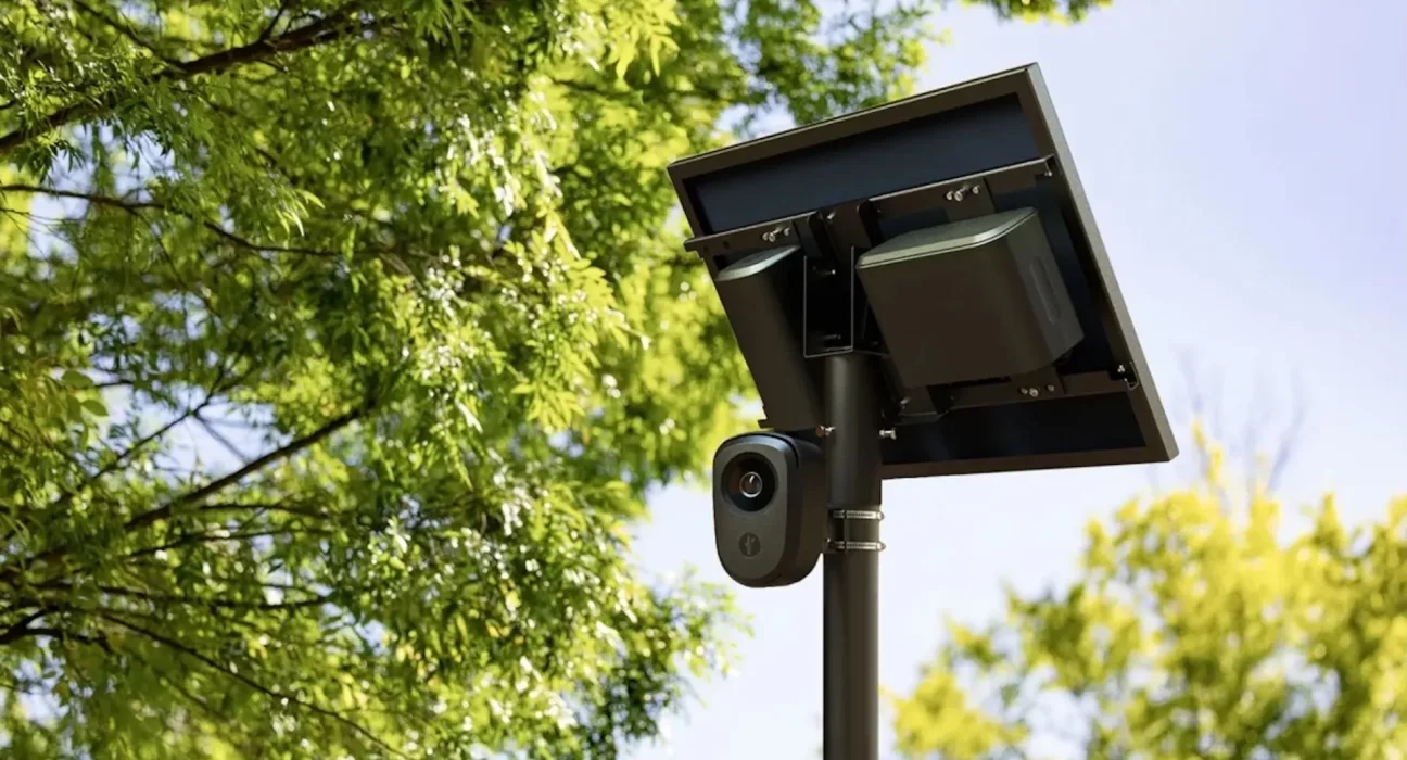 Destruction d'une caméra Flock dans le Massachusetts : une enquête sur le vandalisme relance le débat sur les outils de surveillance par IA