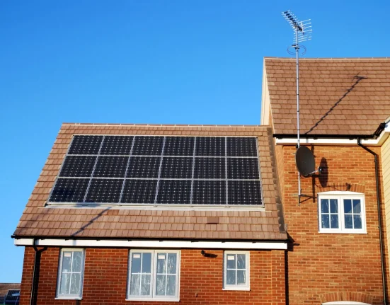 Étude britannique : l'énergie solaire en toiture aurait pu réduire la chaleur à Londres et éviter 96 décès liés à la chaleur