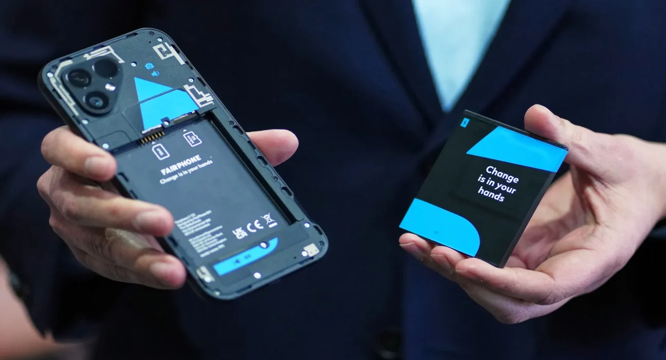 Fairphone propose un smartphone réparable avec une batterie à 40 $ et 12 pièces DIY.