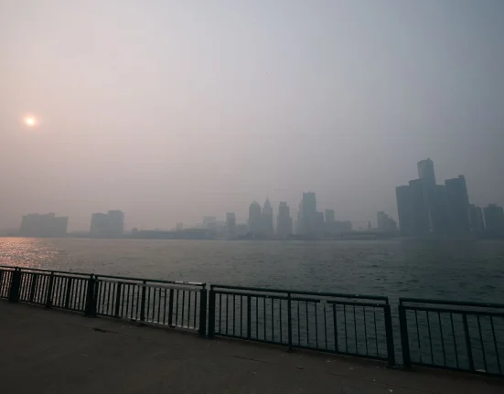 Fumées des incendies en Ontario portent l'AQI du Michigan à 616 : les chercheurs alertent sur une menace croissante