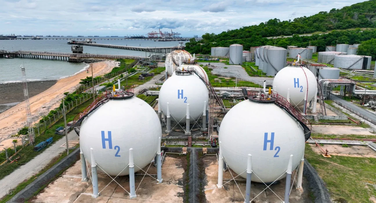 L'Arabie Saoudite achève la plus grande usine mondiale d'hydrogène vert, ciblant des exportations d'ammoniac.