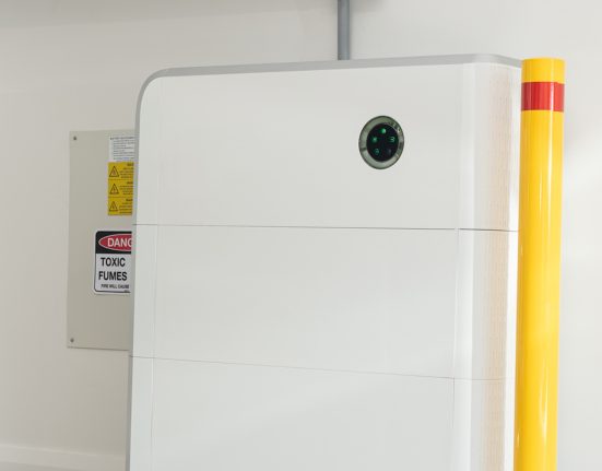 L'Australie-Occidentale dépasse les 50 000 batteries domestiques alors que l'énergie solaire en toiture explose.