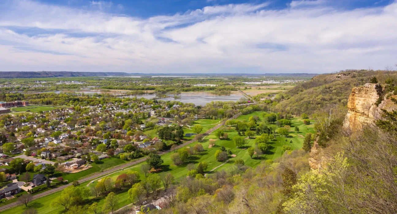 La Crosse, Wisconsin : Moratoire de 18 mois sur les centres de données face aux enjeux d'énergie et d'eau.
