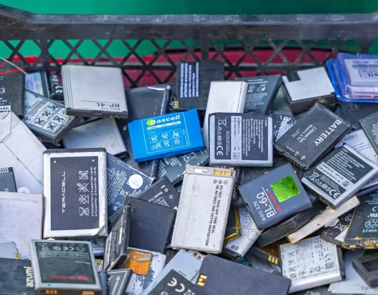 Le Kentucky obtient sa première subvention EPA 2026 pour la récupération de métaux précieux avant l'interdiction de mise au rebut des batteries.