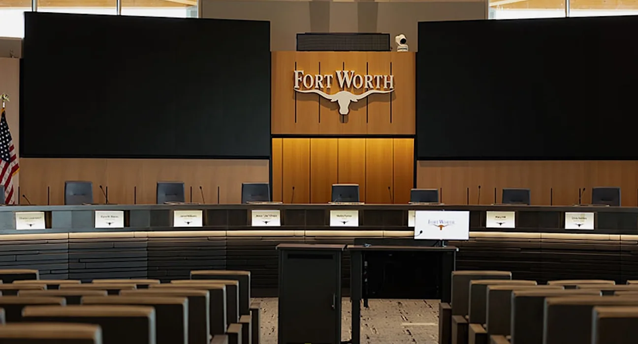 Le conseil du Texas envisage une pause de 90 jours sur les data centers en raison de préoccupations liées à l'eau et au bruit.