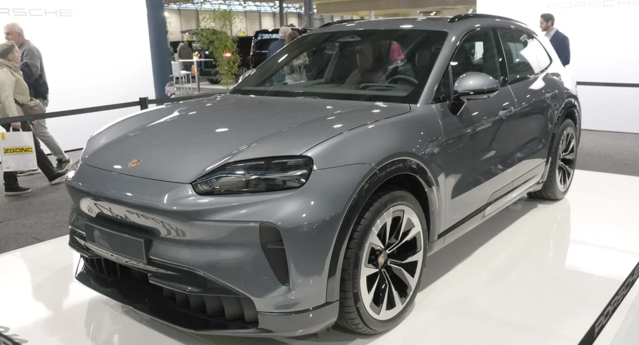 Le défi de recharge de 10 % du Porsche Cayenne Électrique : un record de route battu.
