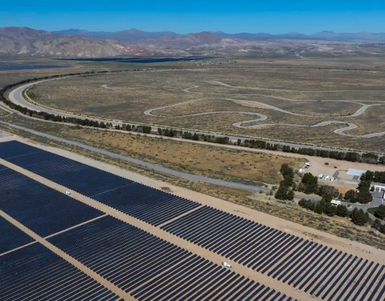 Le réseau électrique de Californie devient plus propre grâce à l'essor des batteries réduisant l'usage du gaz