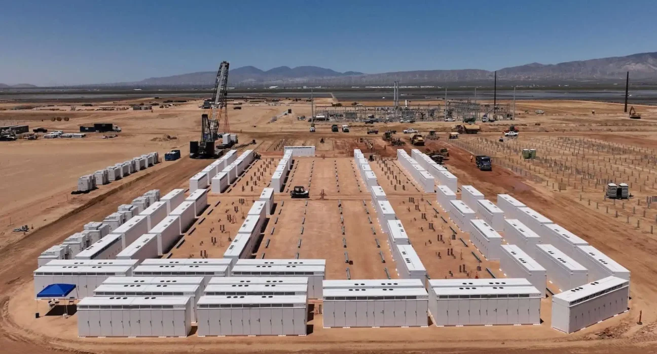 Le stockage d'énergie aux États-Unis atteint 52 GW, avec 54 GW supplémentaires prévus d'ici 2028