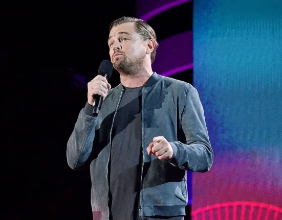 Leonardo DiCaprio soutient le déviation d'une ligne électrique Chile-Argentine pour protéger une petite grenouille andine