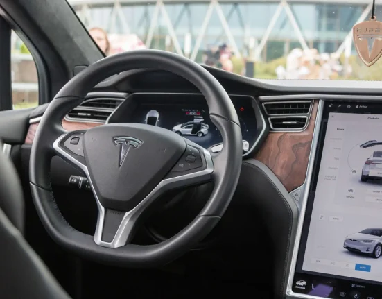 Les conducteurs américains conservent leurs voitures plus longtemps, mais le soutien logiciel pourrait être insuffisant.