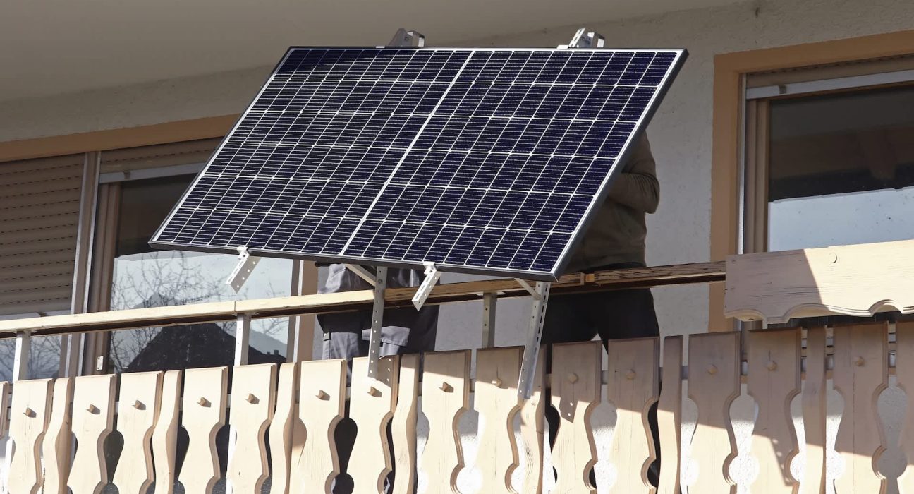 Les responsables de NYC demandent à Gov. Hochul d’autoriser l'énergie solaire en libre-service sans approbation des compagnies d'électricité.