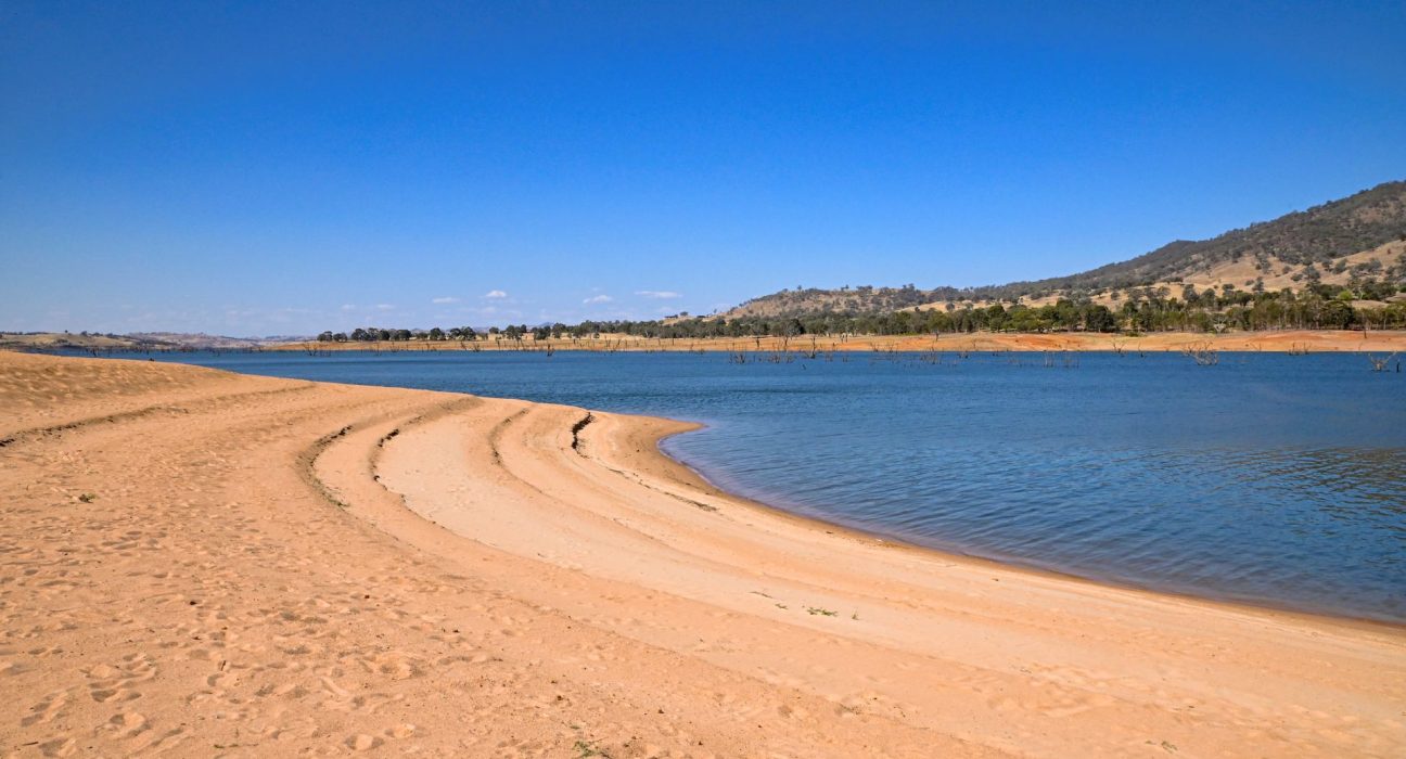 L'influence des débits fluviaux sur la concentration de PFAS dans l'eau du robinet, selon un chercheur.