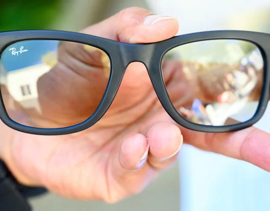 Meta envisage un 'interrupteur d'arrêt' pour ses lunettes AI face à la controverse des 'lunettes intrusives'