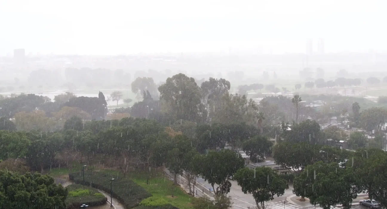 Orages d'été en Israël : un risque d'inondations en raison d'un 'Super El Niño' exceptionnel.